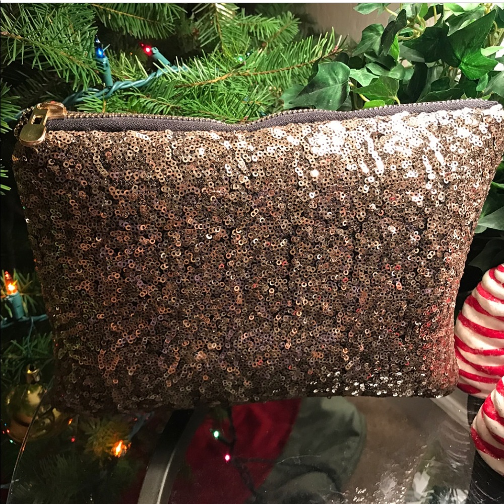 ✖️Julep gold sequin clutch